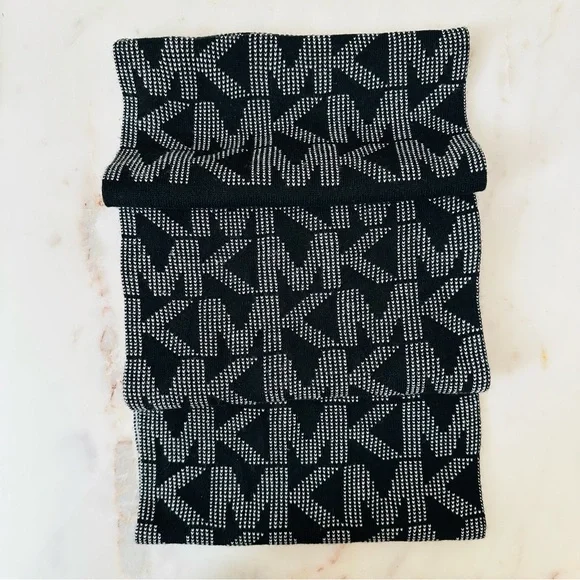 Michael Kors Scarf Reversible Black White One Size Infinity Loop MK - Picture 5 of 6